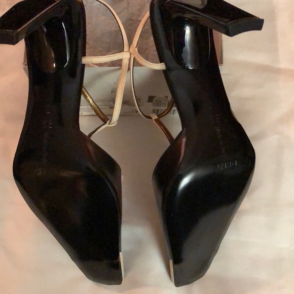 DKNY Black/White Slingback Pump-Size 8 1/2B - Picture 3 of 3